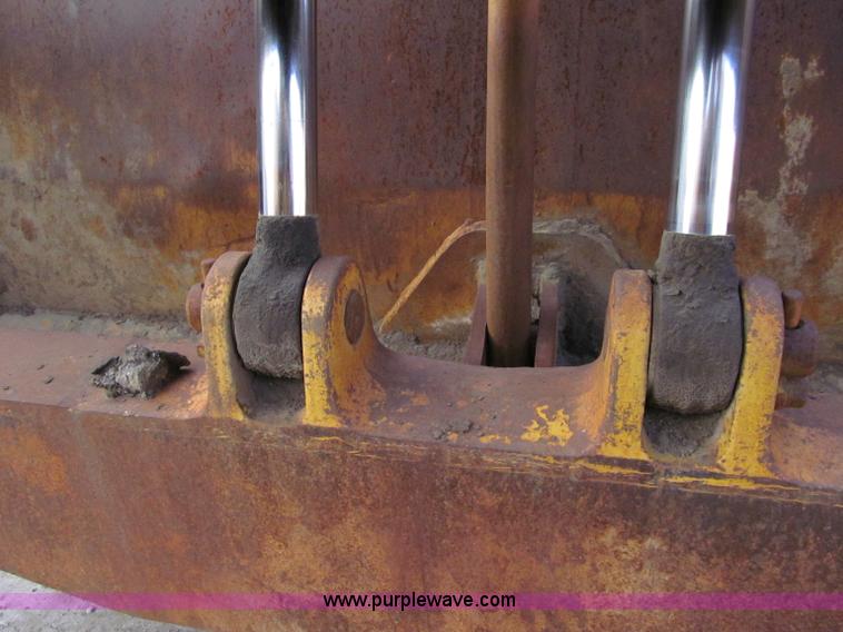 image for item F5709 1969 Caterpillar 627 twin engine motor scraper