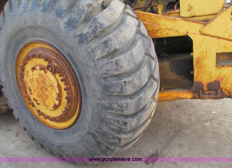 image for item F5709 1969 Caterpillar 627 twin engine motor scraper