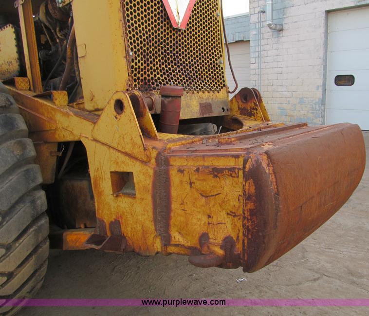 image for item F5709 1969 Caterpillar 627 twin engine motor scraper