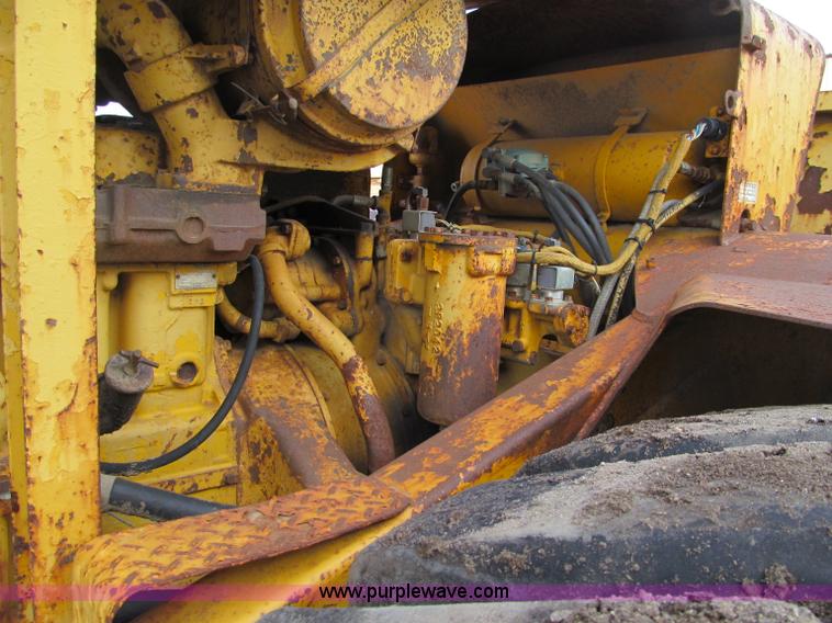 image for item F5709 1969 Caterpillar 627 twin engine motor scraper
