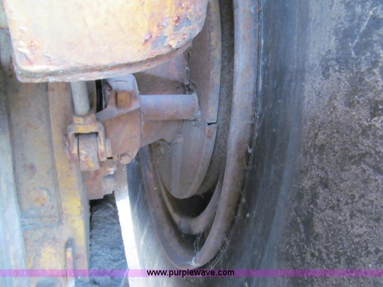 image for item F5709 1969 Caterpillar 627 twin engine motor scraper