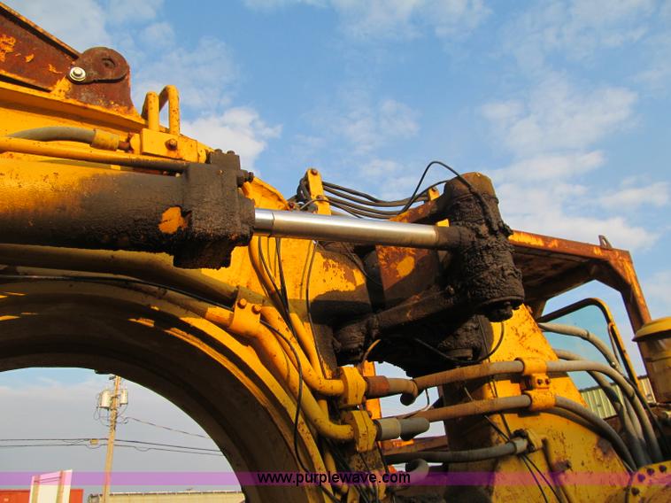 image for item F5709 1969 Caterpillar 627 twin engine motor scraper