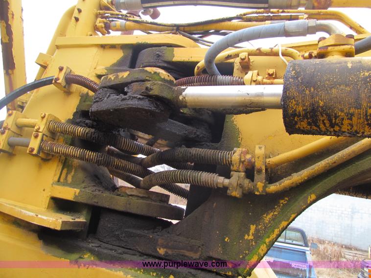 image for item F5716 Michigan 110-HT elevating scraper