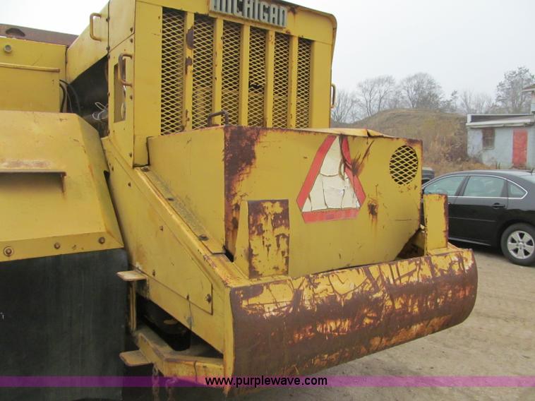 image for item F5716 Michigan 110-HT elevating scraper