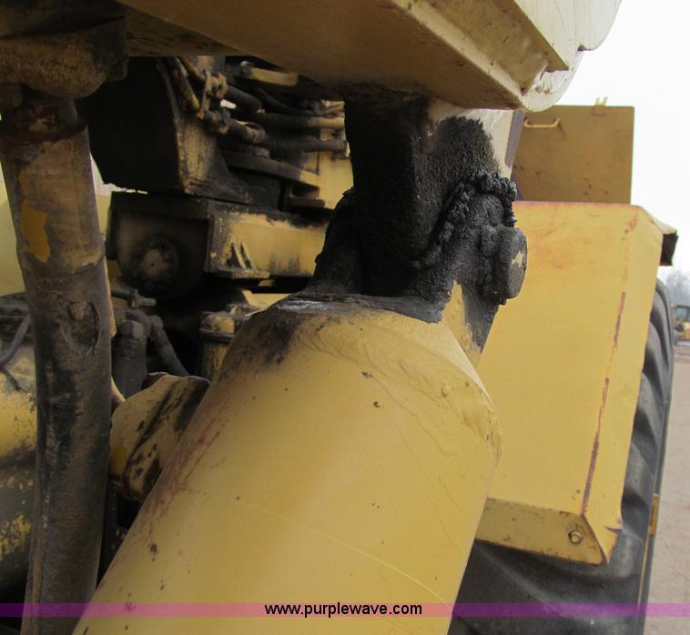 image for item F5716 Michigan 110-HT elevating scraper