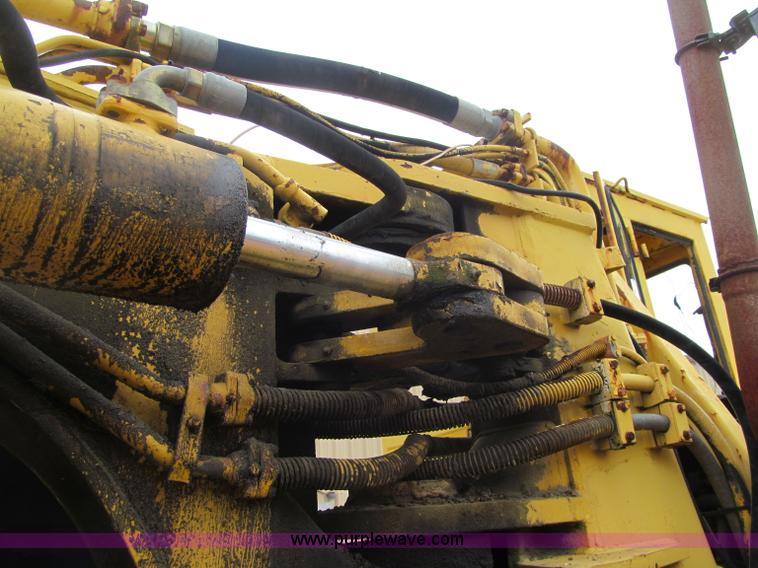 image for item F5716 Michigan 110-HT elevating scraper