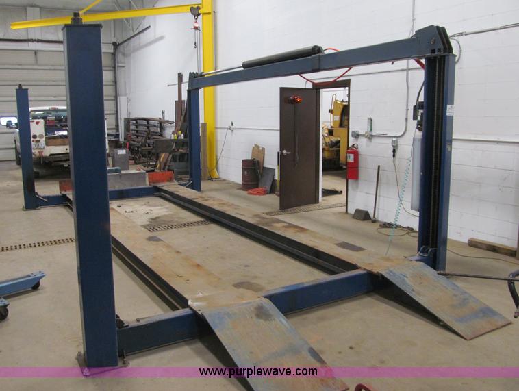 BendPak Inc. four post lift in Winona, MN Item F5853 sold Purple Wave