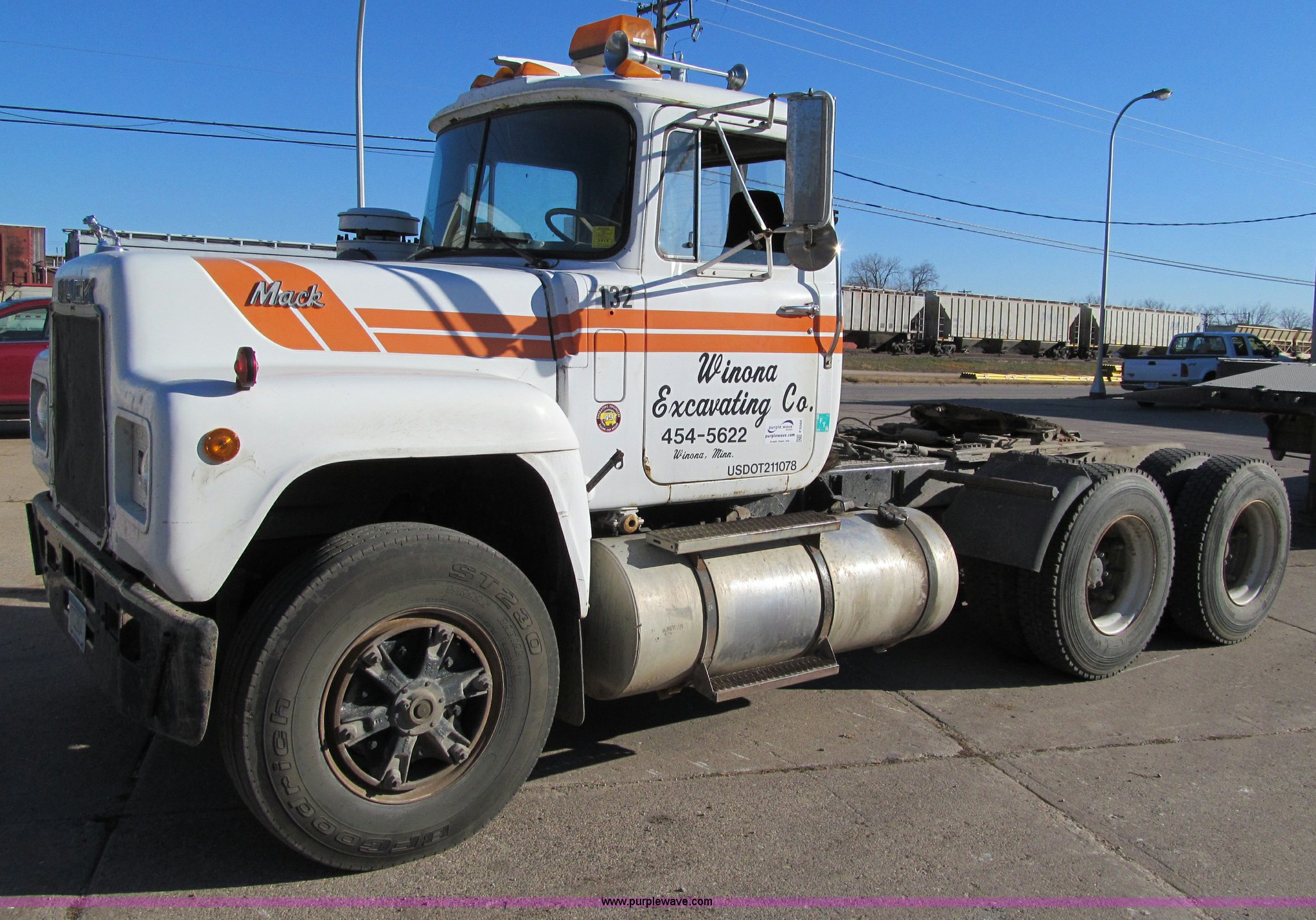 1980 Mack R686ST semi truck in Winona, MN | Item F5564 sold | Purple Wave