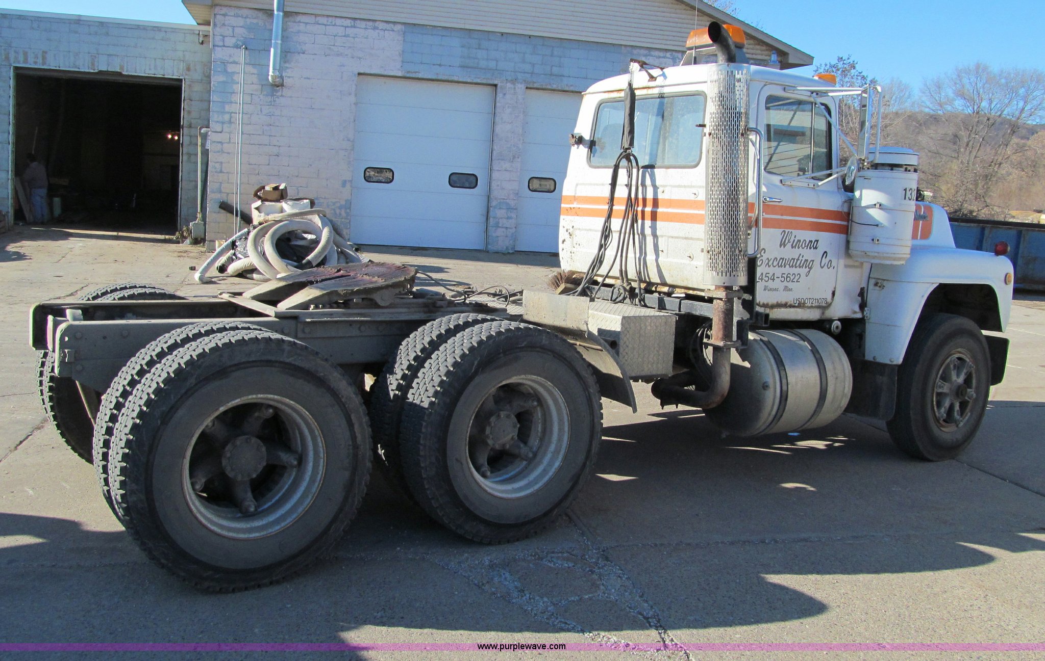 1980 Mack R686ST semi truck in Winona, MN | Item F5564 sold | Purple Wave