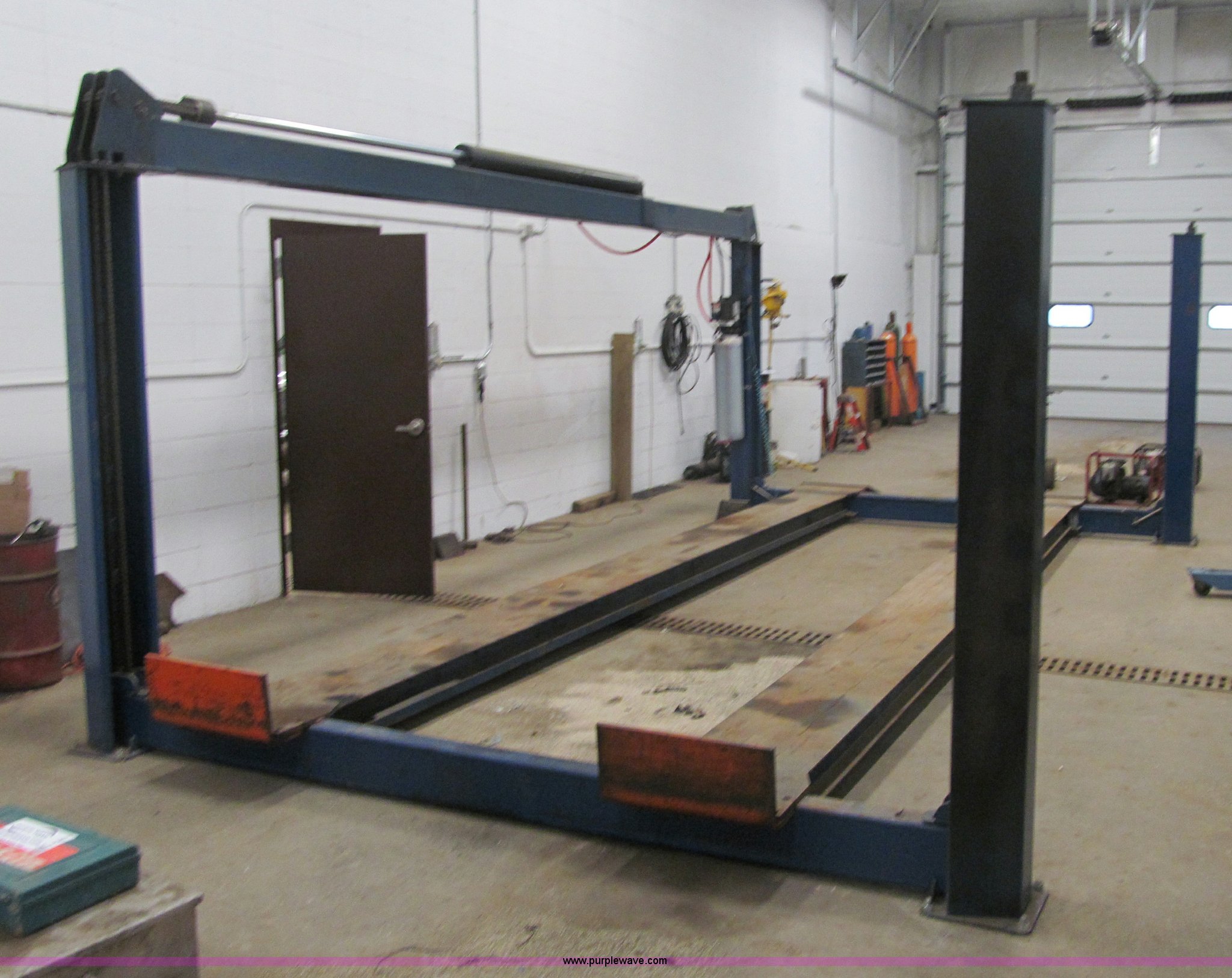 BendPak Inc. four post lift in Winona, MN Item F5853 sold Purple Wave