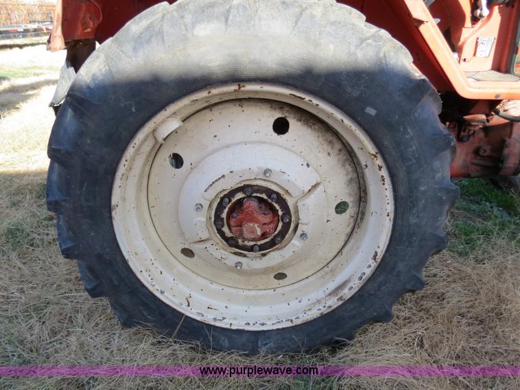 image for item B4543 Belaurus 802 tractor