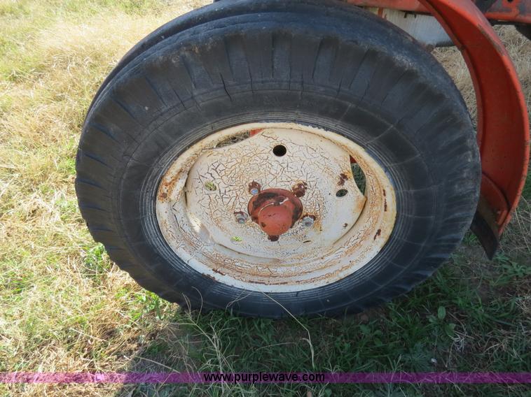 image for item B4543 Belaurus 802 tractor