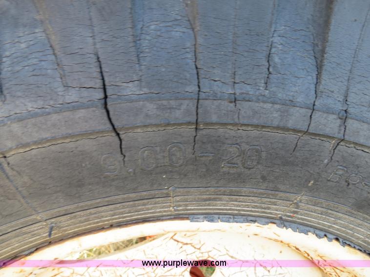 image for item B4543 Belaurus 802 tractor