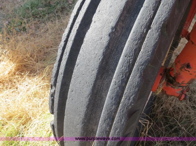 image for item B4543 Belaurus 802 tractor