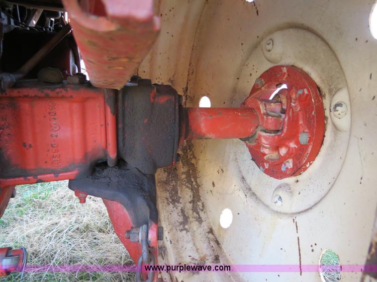 image for item B4543 Belaurus 802 tractor