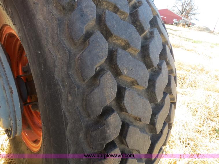 image for item B4544 Kubota L185 tractor