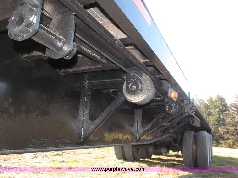 image for item B5287 1998 Nu Van 53102 triple axle semi trailer