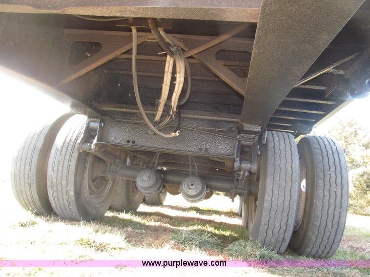 image for item B5287 1998 Nu Van 53102 triple axle semi trailer