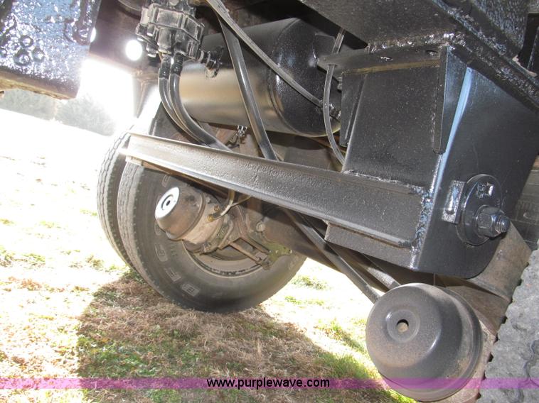 image for item B5287 1998 Nu Van 53102 triple axle semi trailer