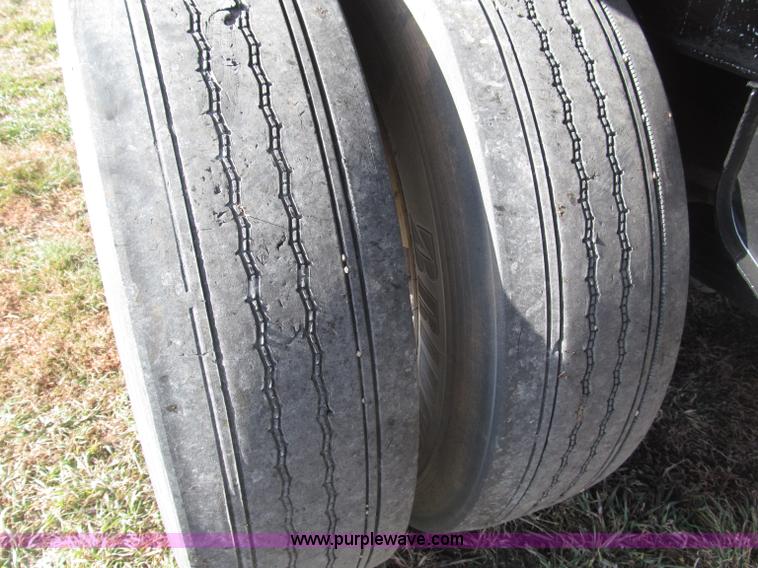 image for item B5287 1998 Nu Van 53102 triple axle semi trailer