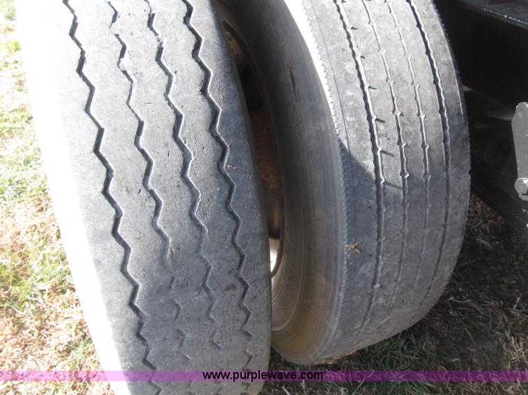 image for item B5287 1998 Nu Van 53102 triple axle semi trailer