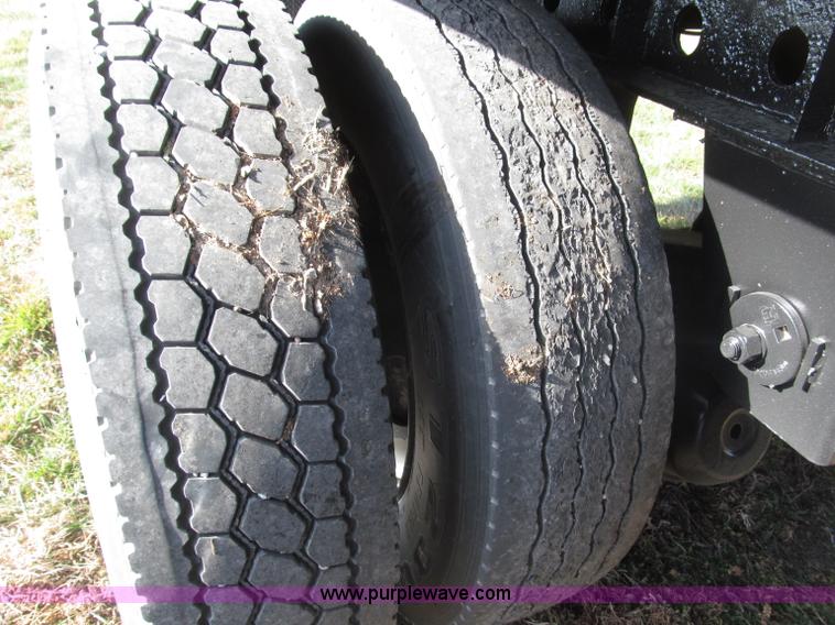 image for item B5287 1998 Nu Van 53102 triple axle semi trailer