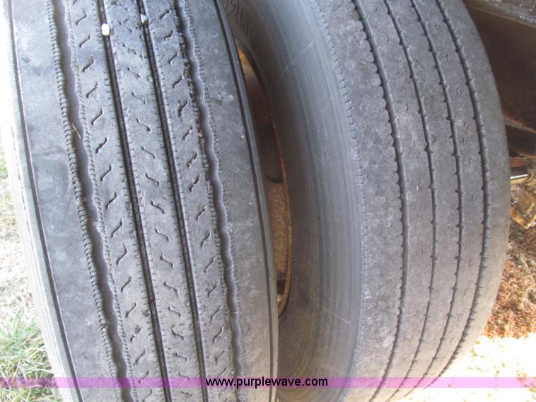 image for item B5287 1998 Nu Van 53102 triple axle semi trailer