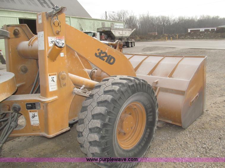 image for item B5288 2004 Case 321D articulated wheel loader