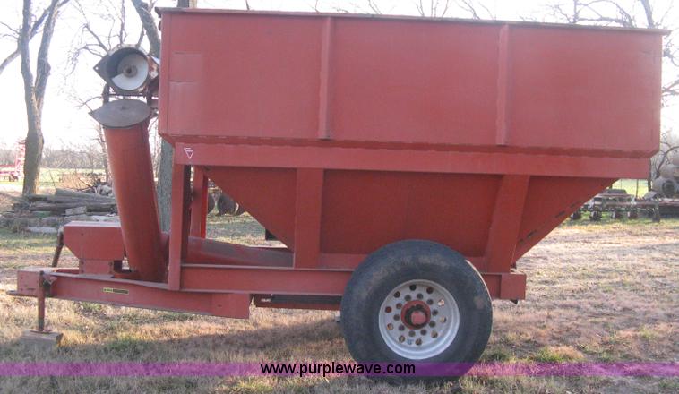 image for item B8352 Steinman grain cart