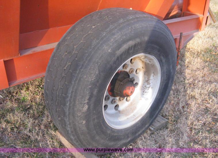 image for item B8352 Steinman grain cart