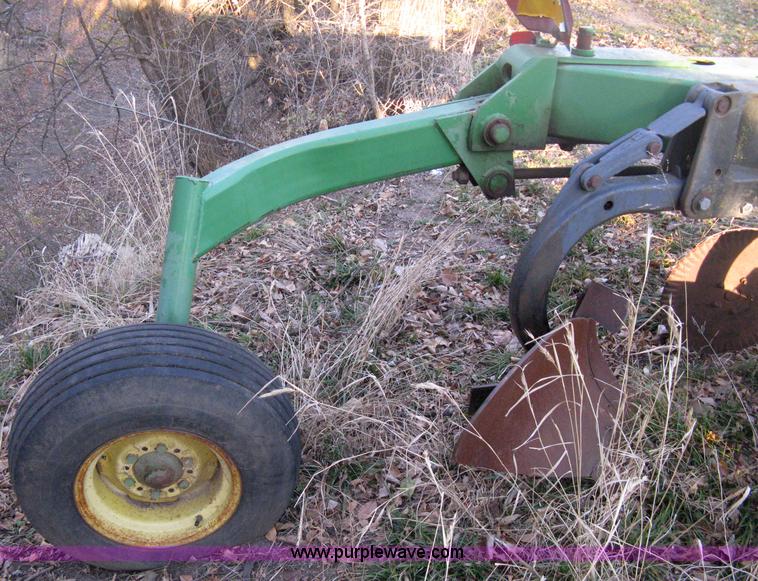 image for item B8353 John Deere 3600 7 x 18 bottom plow