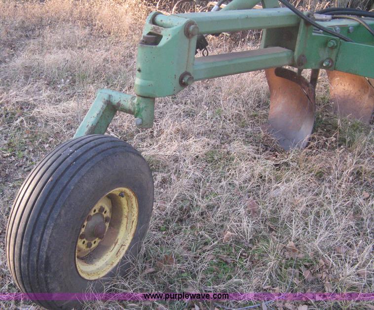 image for item B8353 John Deere 3600 7 x 18 bottom plow