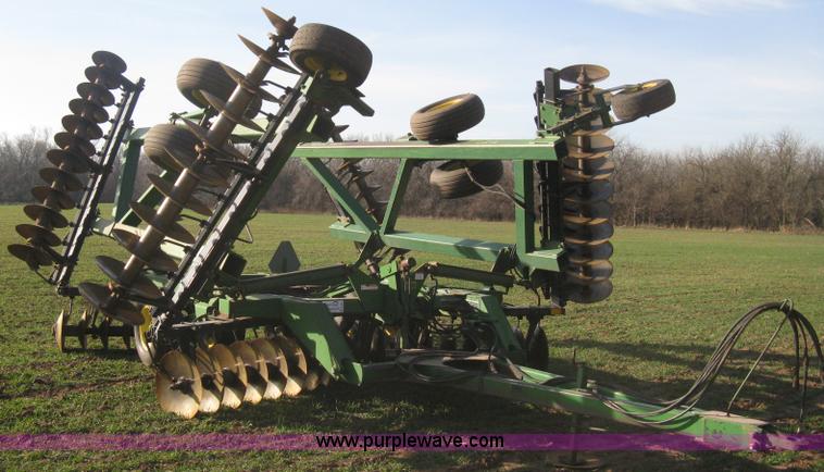 image for item B8360 John Deere 630 fold up tandem disk