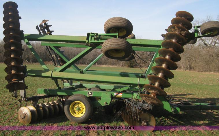 image for item B8360 John Deere 630 fold up tandem disk