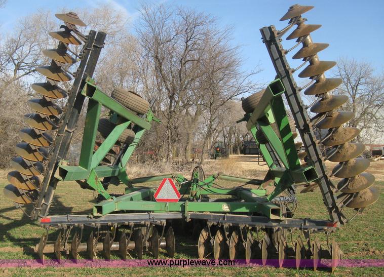 image for item B8360 John Deere 630 fold up tandem disk