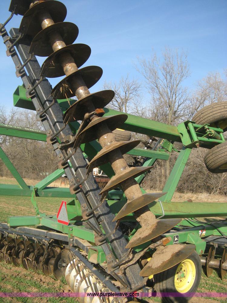 image for item B8360 John Deere 630 fold up tandem disk