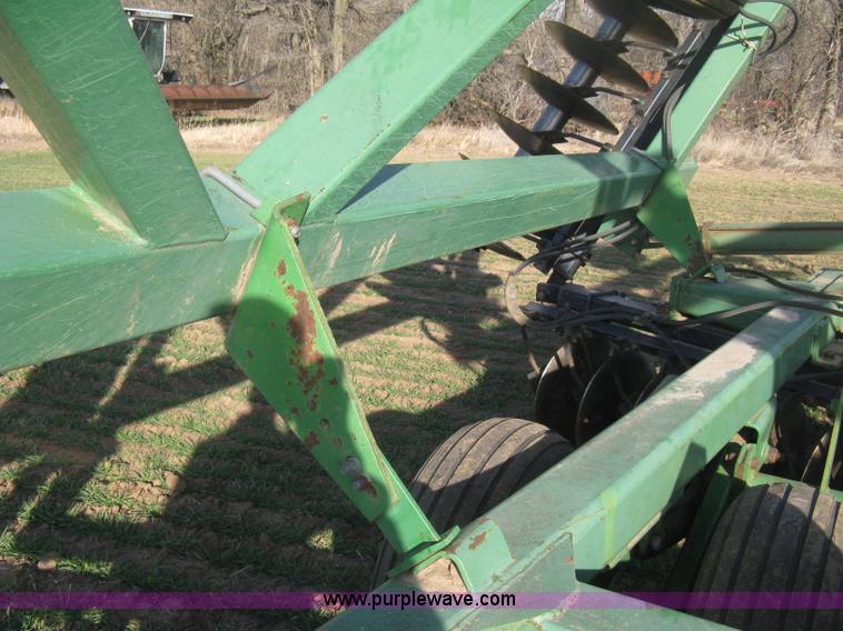 image for item B8360 John Deere 630 fold up tandem disk
