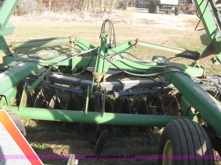 image for item B8360 John Deere 630 fold up tandem disk