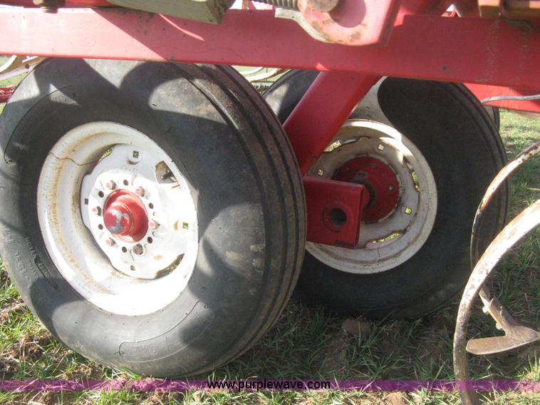 image for item B8362 Wil-Rich 2500 winged field cultivator