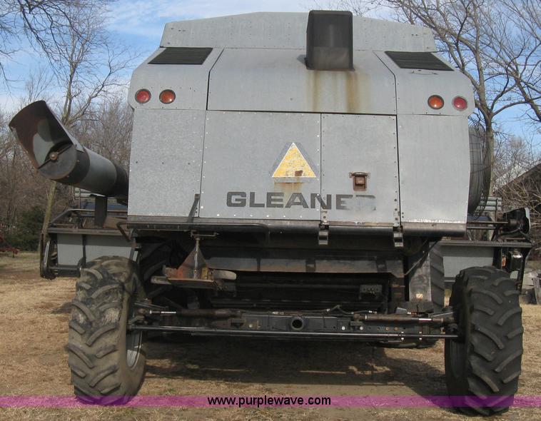 image for item B8363 1979 Gleaner N7 combine with header