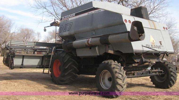 image for item B8363 1979 Gleaner N7 combine with header