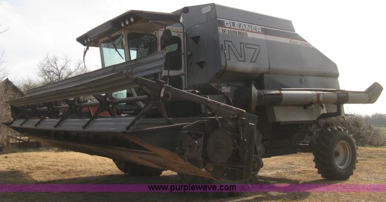 image for item B8363 1979 Gleaner N7 combine with header