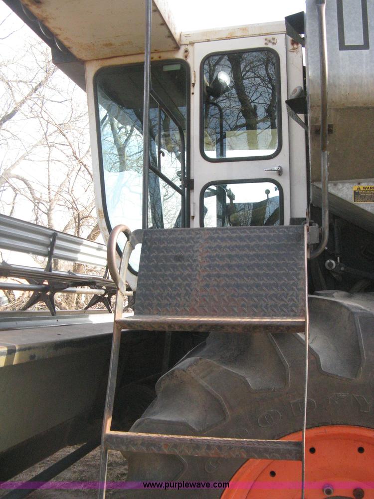 image for item B8363 1979 Gleaner N7 combine with header