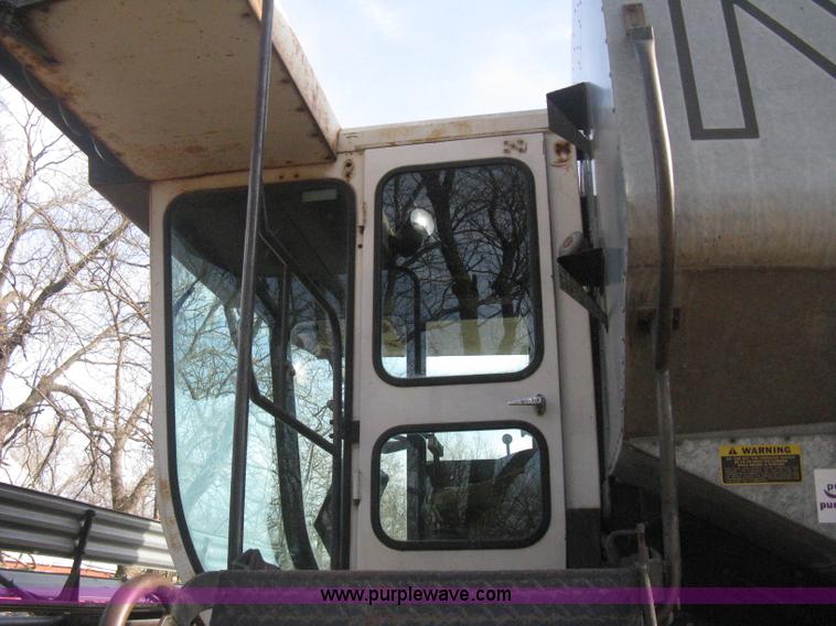 image for item B8363 1979 Gleaner N7 combine with header