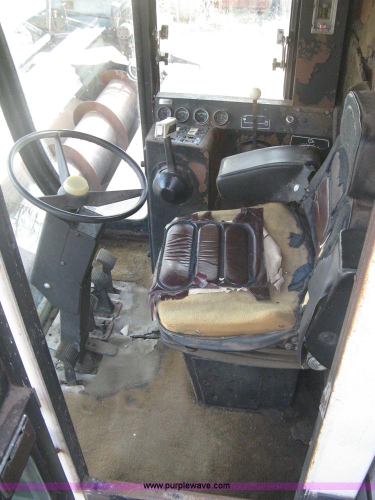 image for item B8363 1979 Gleaner N7 combine with header