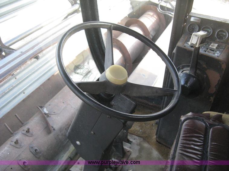 image for item B8363 1979 Gleaner N7 combine with header