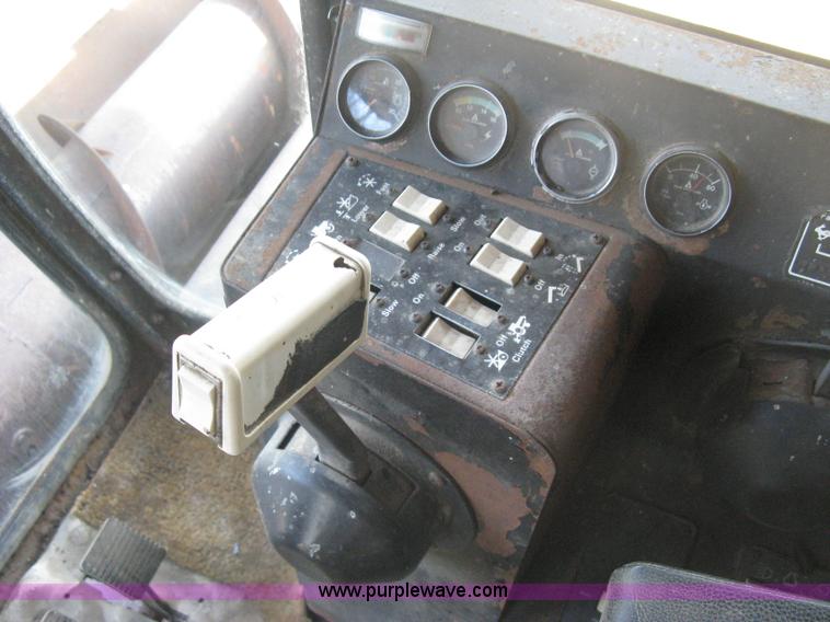 image for item B8363 1979 Gleaner N7 combine with header