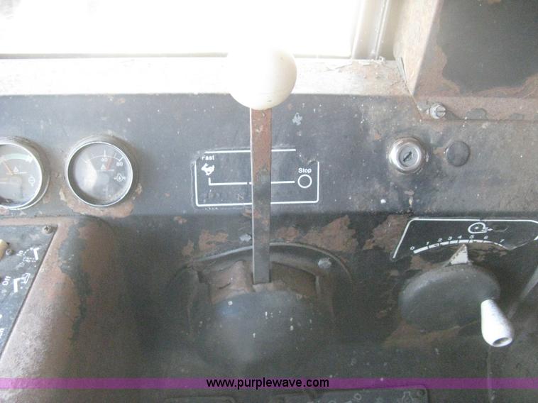 image for item B8363 1979 Gleaner N7 combine with header