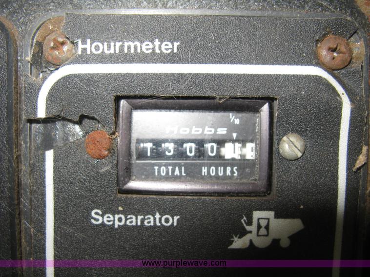 image for item B8363 1979 Gleaner N7 combine with header