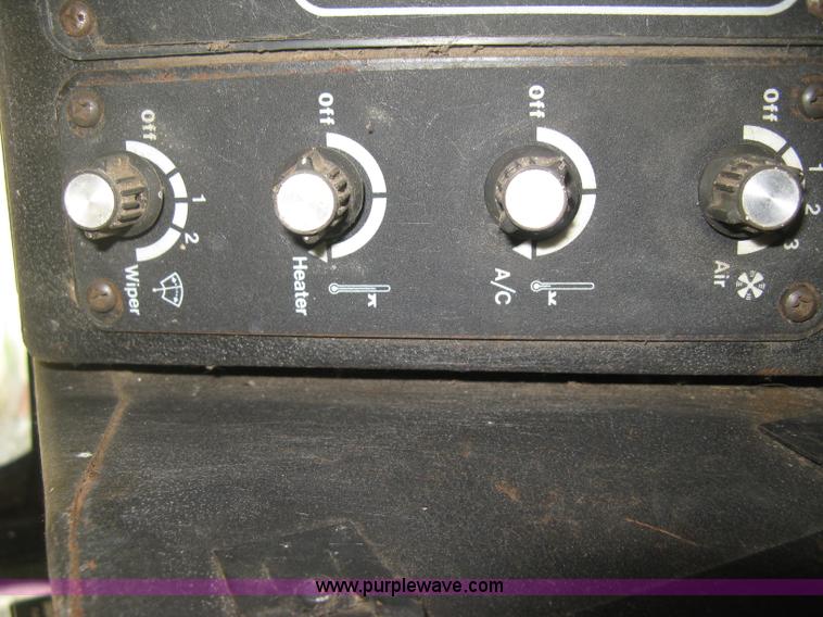 image for item B8363 1979 Gleaner N7 combine with header